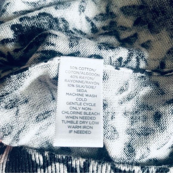 NWT Loft by Ann Taylor Black Flower Sweater – Size M 🌸 - Picture 9 of 10